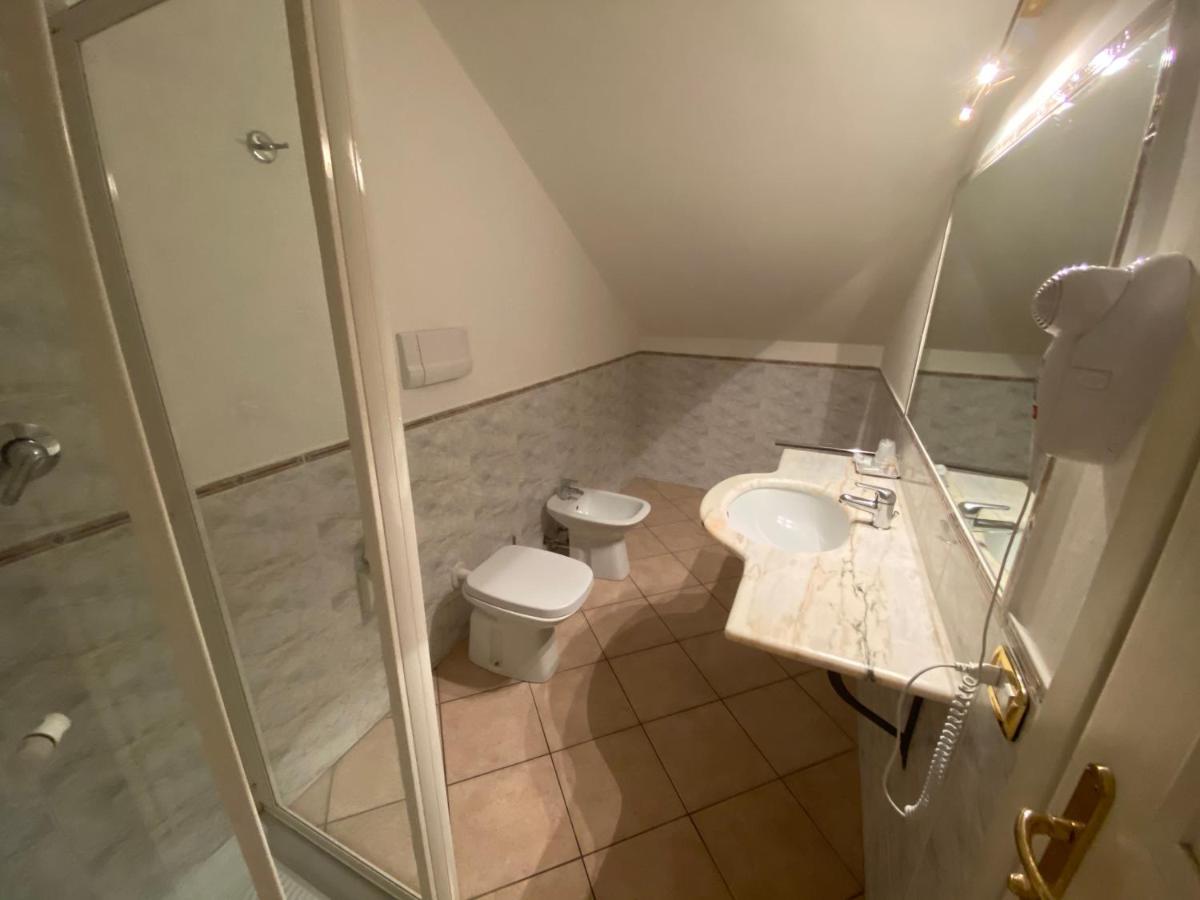 Hotel Edone Roe Екстериор снимка