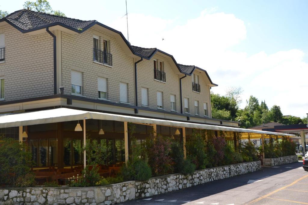 Hotel Edone Roe Екстериор снимка
